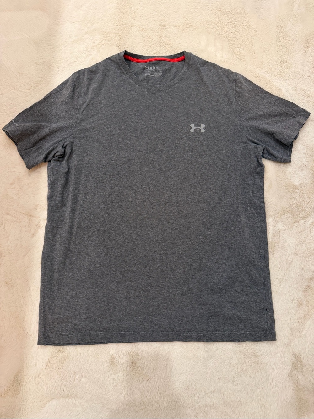 Under Armour Men's Dark Gray Short-Sleeve Crew Tee with Red Neck Trim